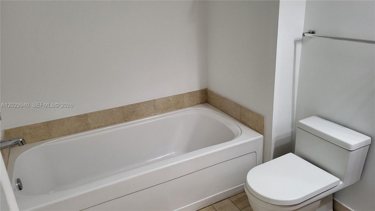 1111 SW 1 Av, Unit 2718-N, Miami, FL 33130 Photo