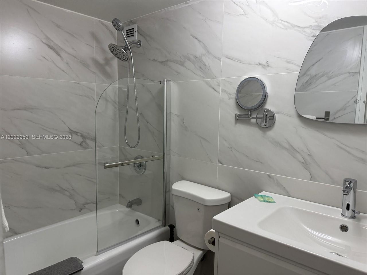 5445 Collins Ave , Unit 1701, Miami Beach, FL 33140 Photo