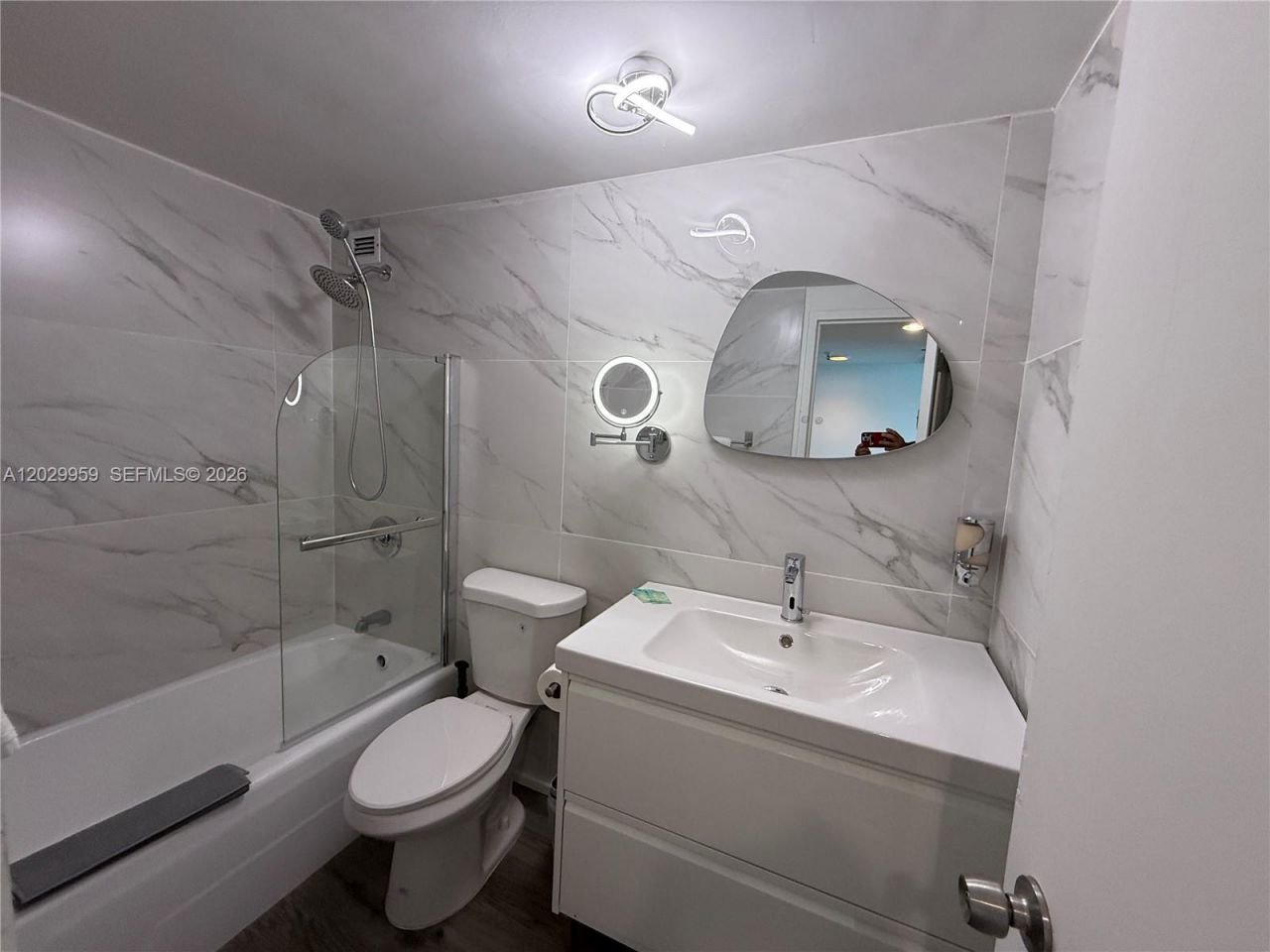 5445 Collins Ave , Unit 1701, Miami Beach, FL 33140 Photo