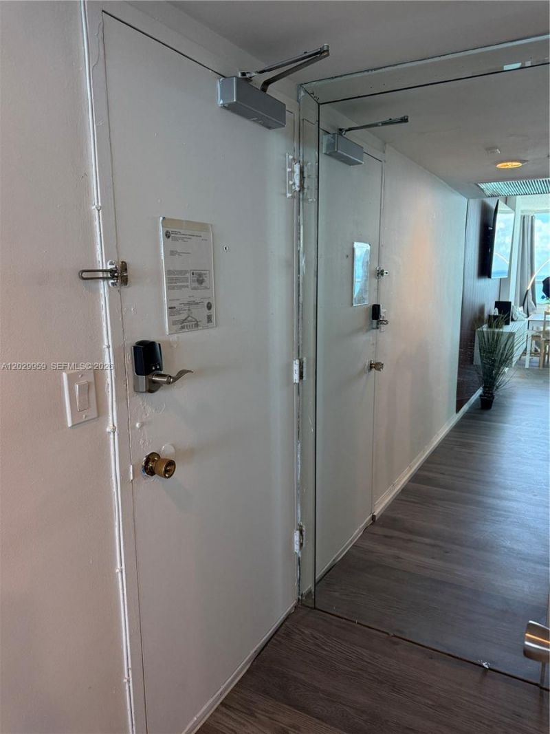 5445 Collins Ave , Unit 1701, Miami Beach, FL 33140 Photo