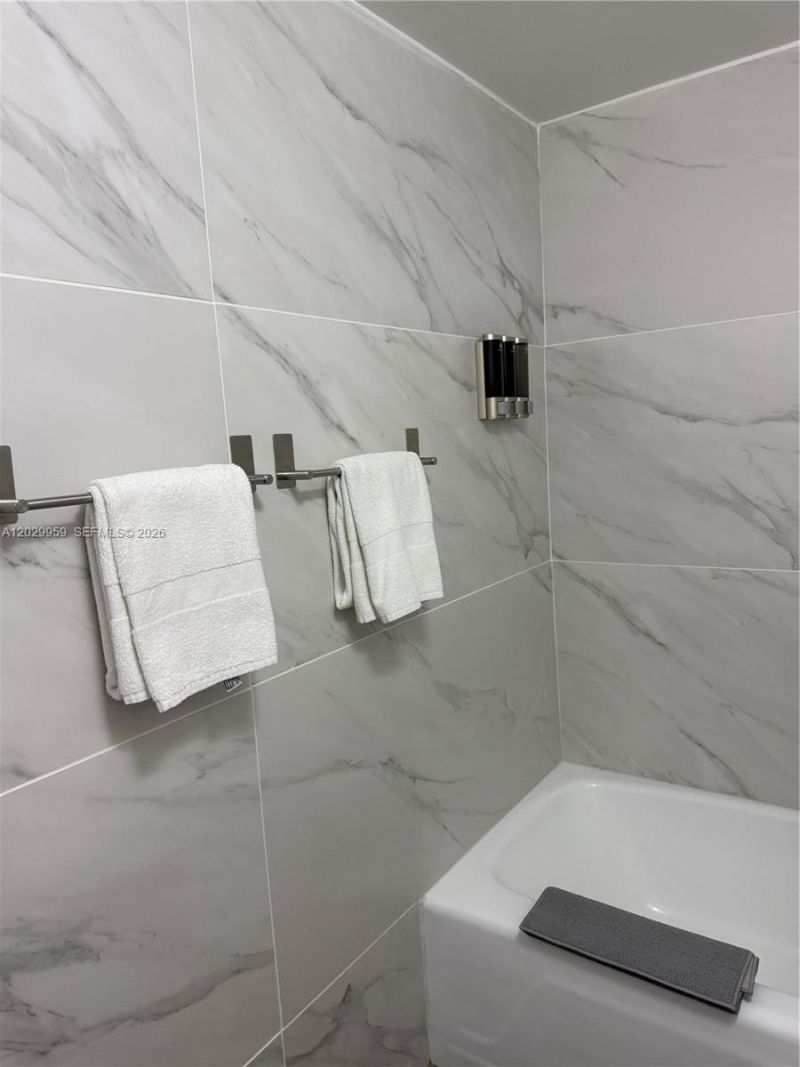 5445 Collins Ave , Unit 1701, Miami Beach, FL 33140 Photo