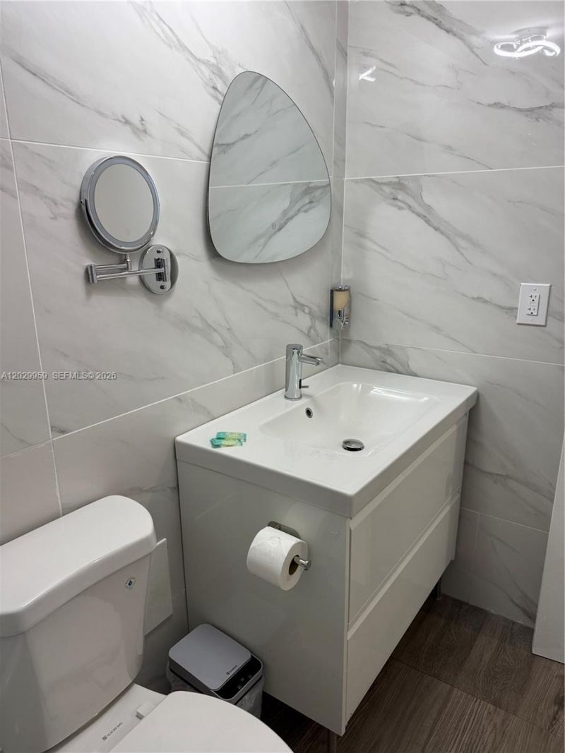 5445 Collins Ave , Unit 1701, Miami Beach, FL 33140 Photo