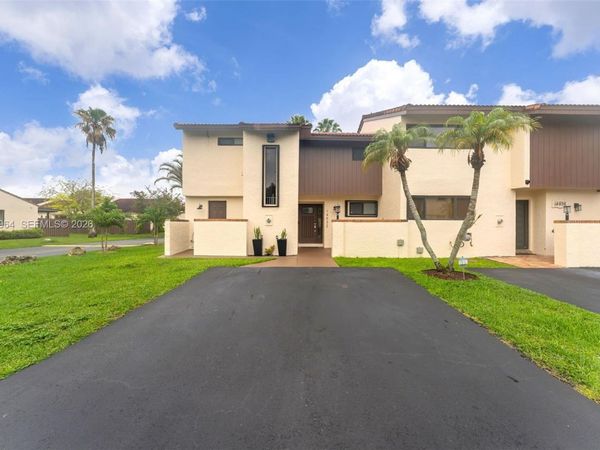 14932 SW 89th St , Miami, FL 33196