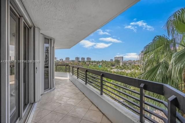 3500 Mystic Pointe Dr , Unit 604, Aventura, FL 33180 Photo