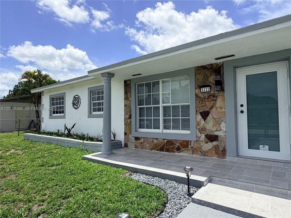 3222 NW 182nd St , Miami Gardens, FL 33056