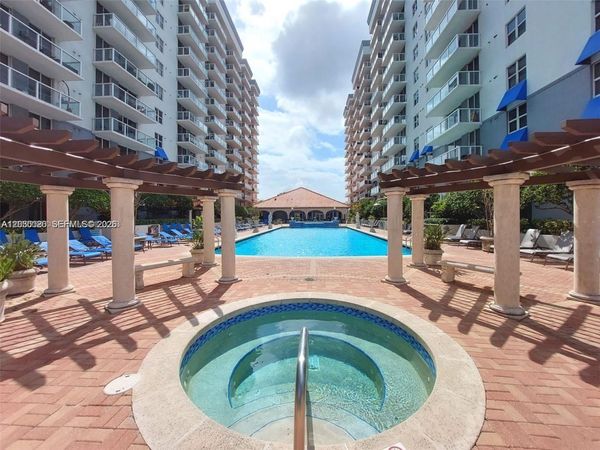 5077 NW 7th St , Unit 1111, Miami, FL 33126