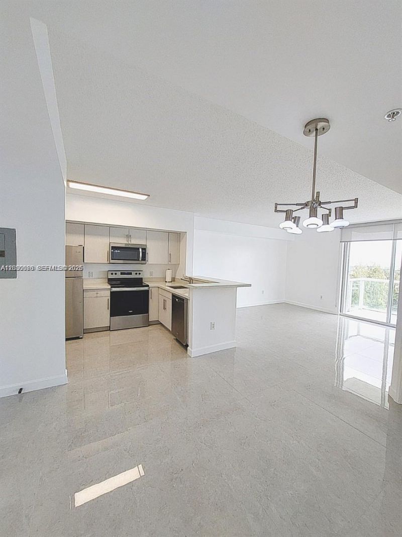 5077 NW 7th St, Unit 1111, Miami, FL 33126 Photo