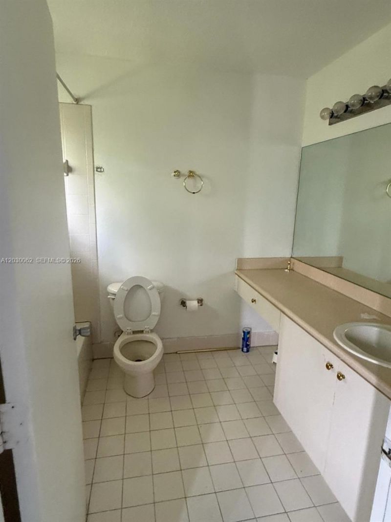 136 Hidden Ct Rd , Unit 22-D, Hollywood, FL 33023 Photo