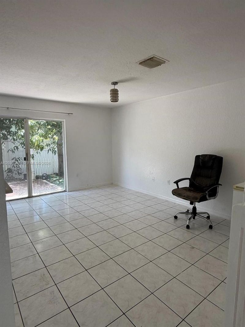 136 Hidden Ct Rd , Unit 22-D, Hollywood, FL 33023 Photo