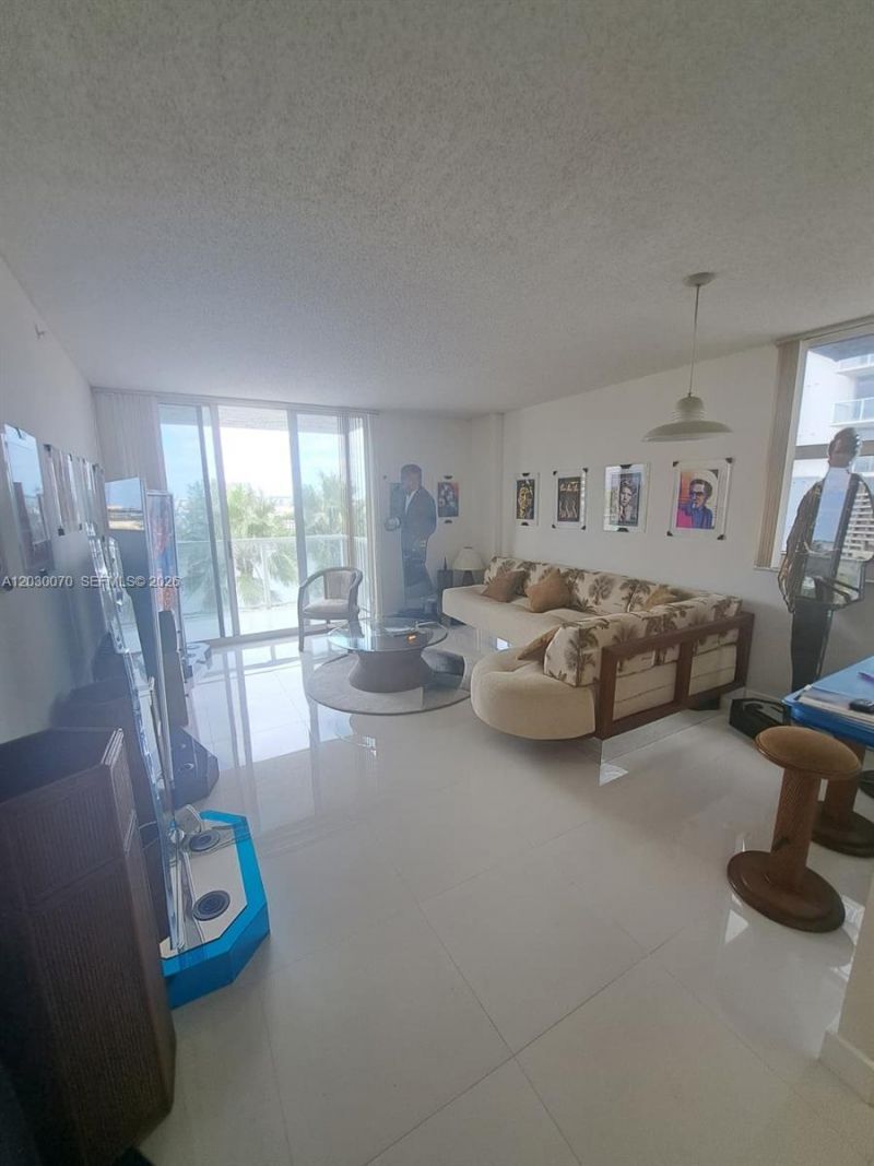 5085 NW 7th St , Unit 602, Miami, FL 33126 Photo