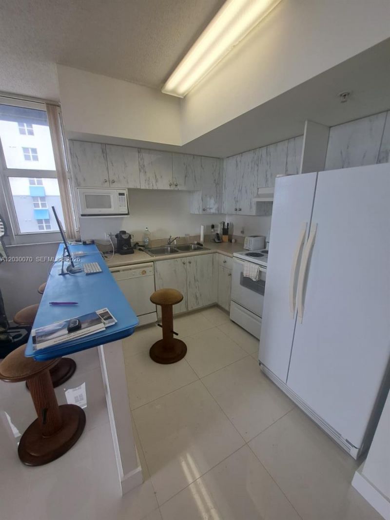 5085 NW 7th St , Unit 602, Miami, FL 33126 Photo