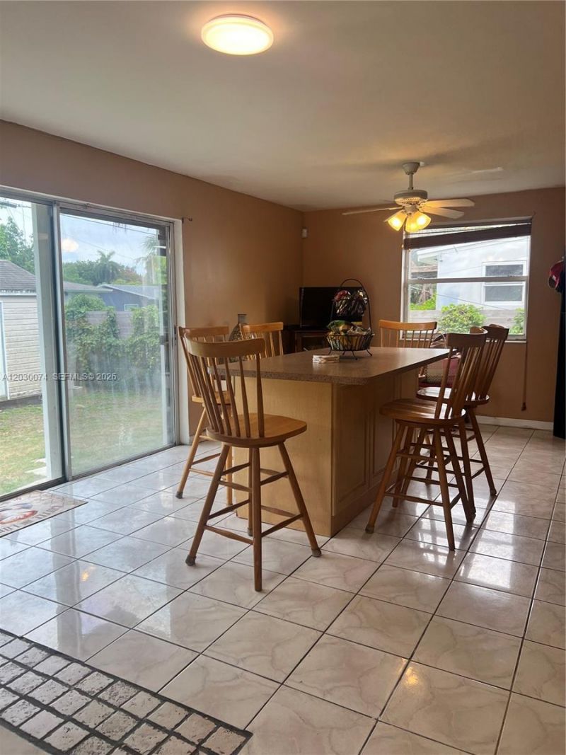 250 NE 160th St , Miami, FL 33162 Photo