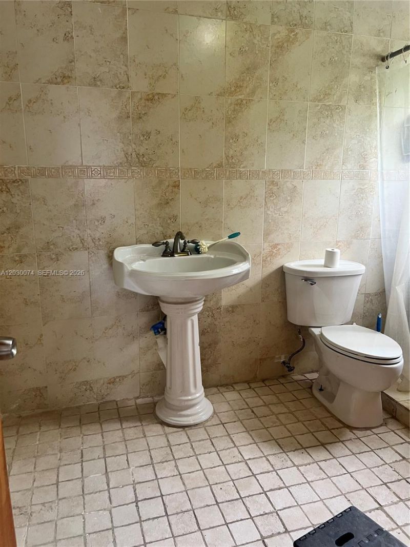 250 NE 160th St , Miami, FL 33162 Photo