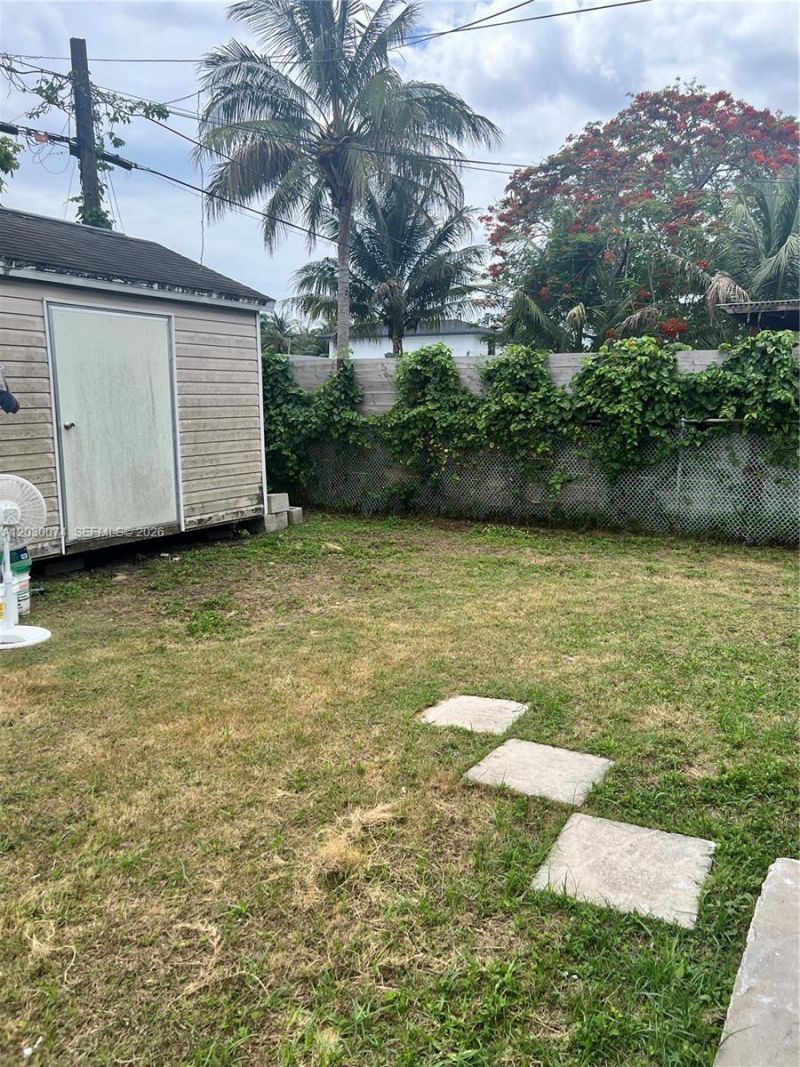 250 NE 160th St , Miami, FL 33162 Photo