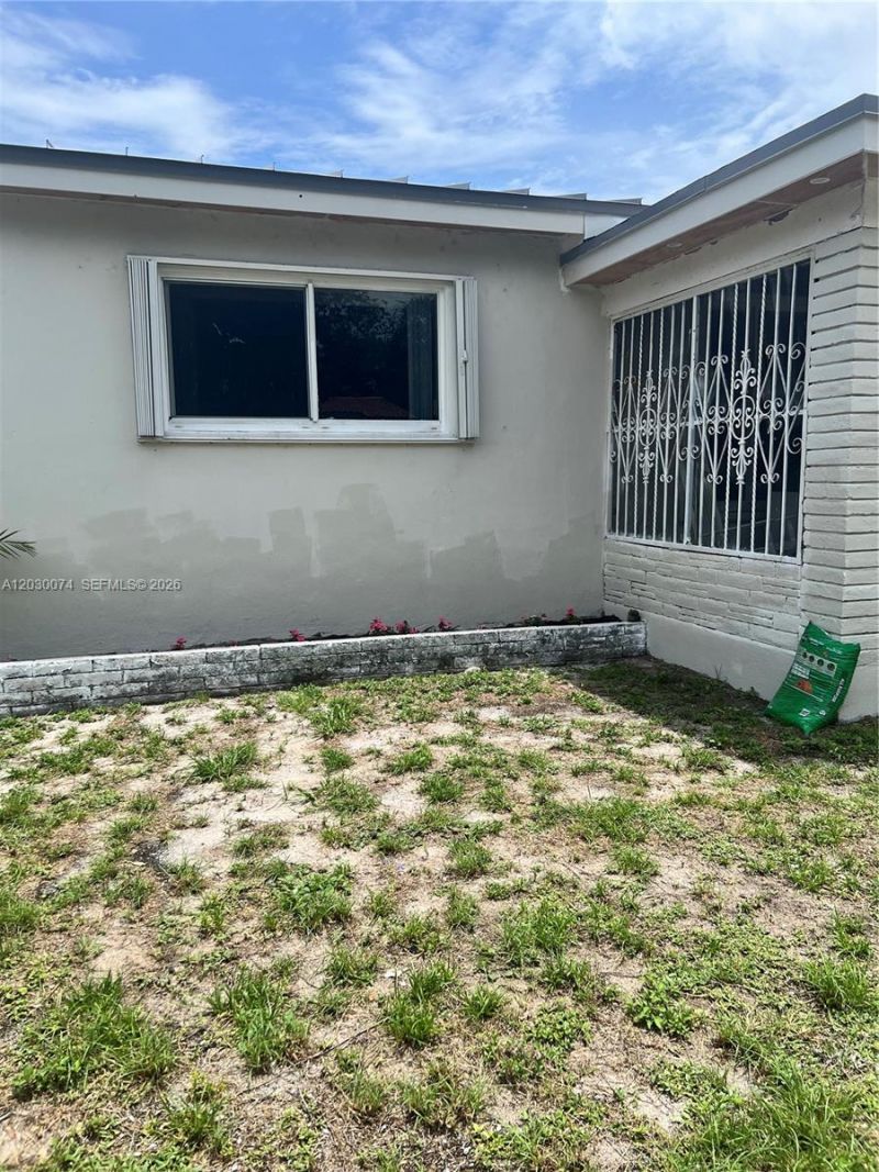 250 NE 160th St , Miami, FL 33162 Photo