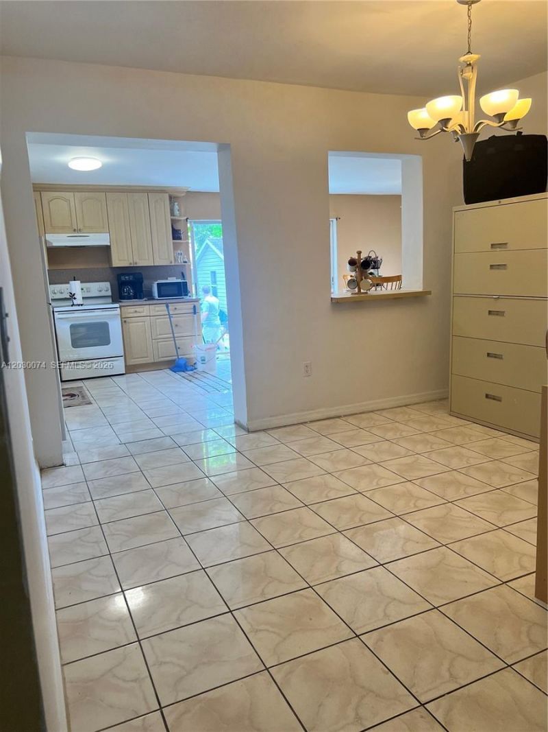 250 NE 160th St , Miami, FL 33162 Photo