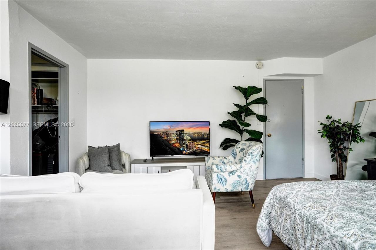 6484 Indian Creek Dr, Unit 208, Miami Beach, FL 33141 Photo
