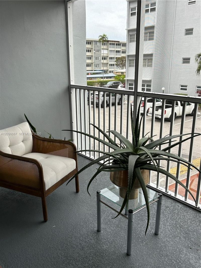215 SE 3rd Ave, Unit 206A, Hallandale Beach, FL 33009 Photo