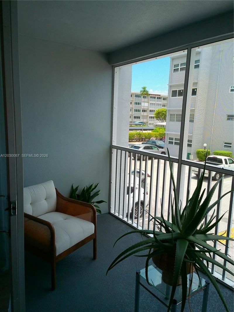 215 SE 3rd Ave, Unit 206A, Hallandale Beach, FL 33009 Photo
