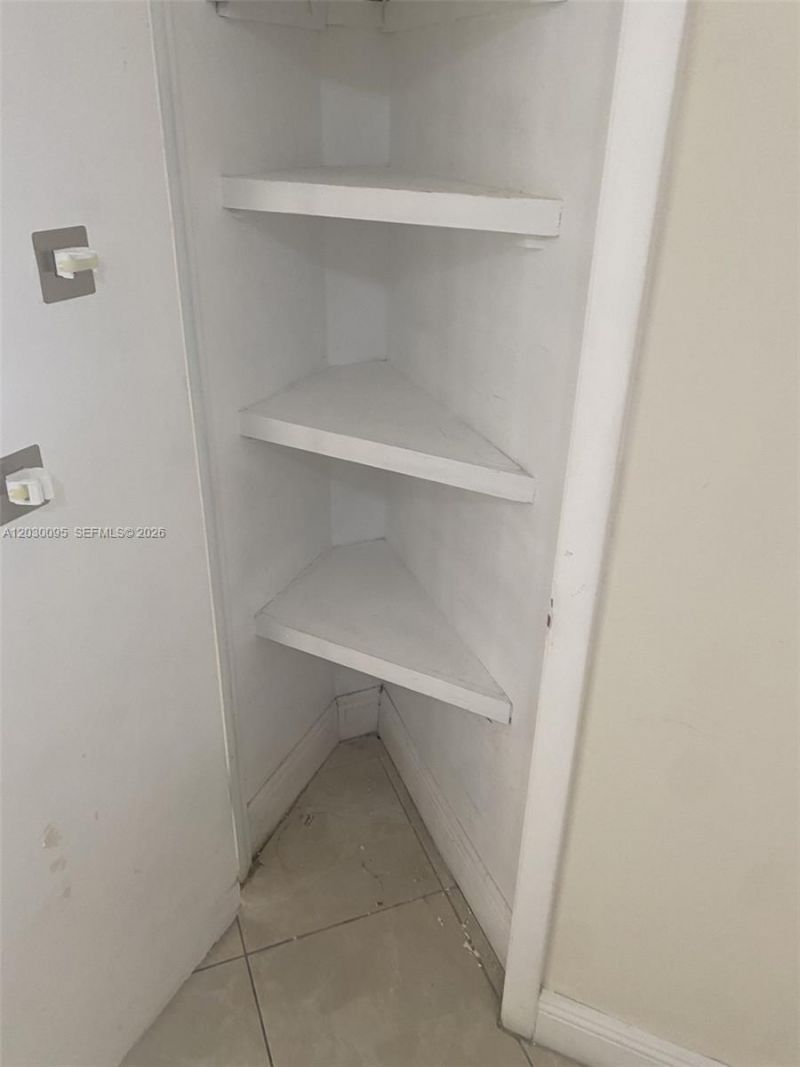 8290 Lake Dr, Unit 433, Doral, FL 33166 Photo