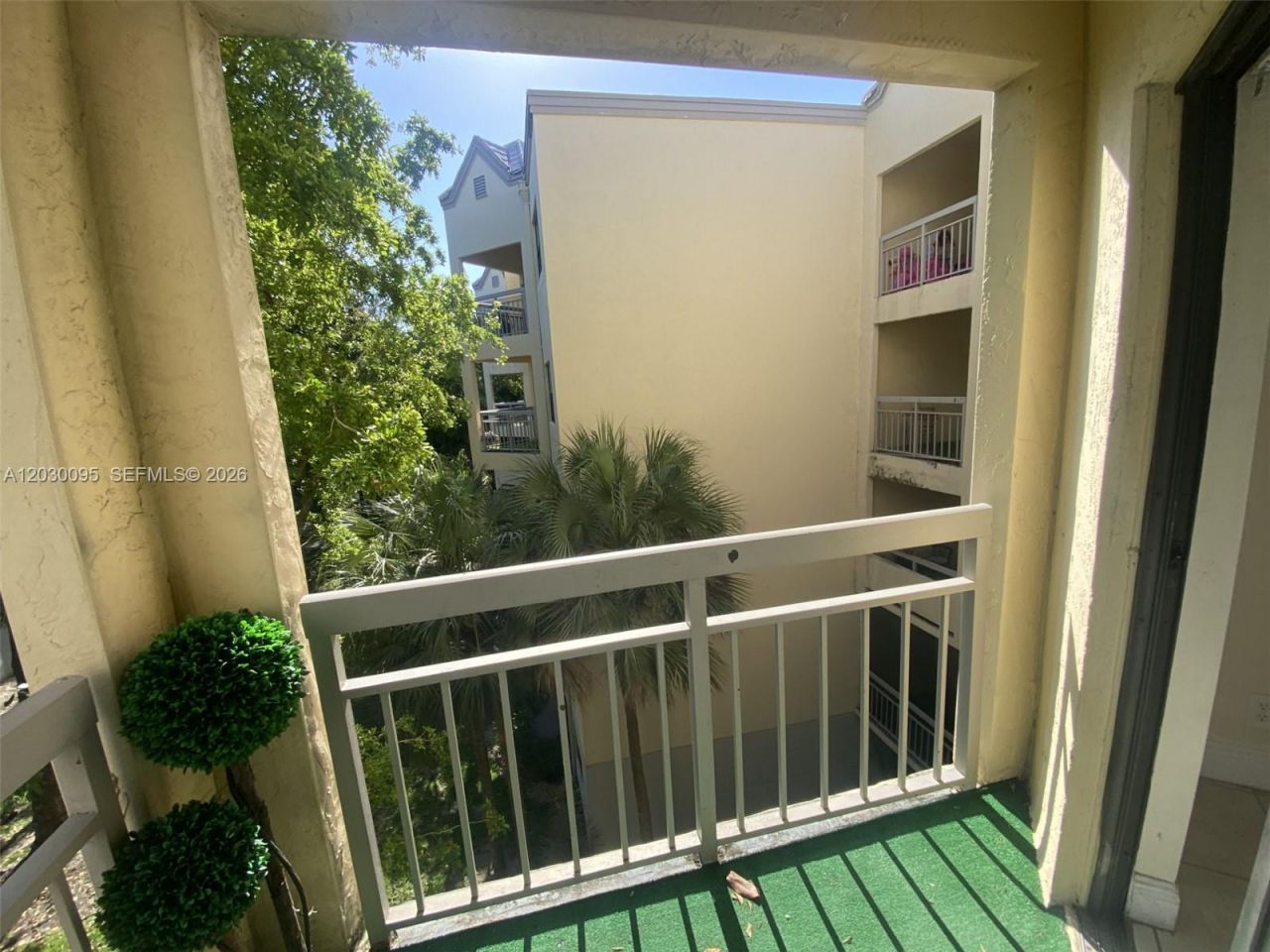 8290 Lake Dr, Unit 433, Doral, FL 33166 Photo