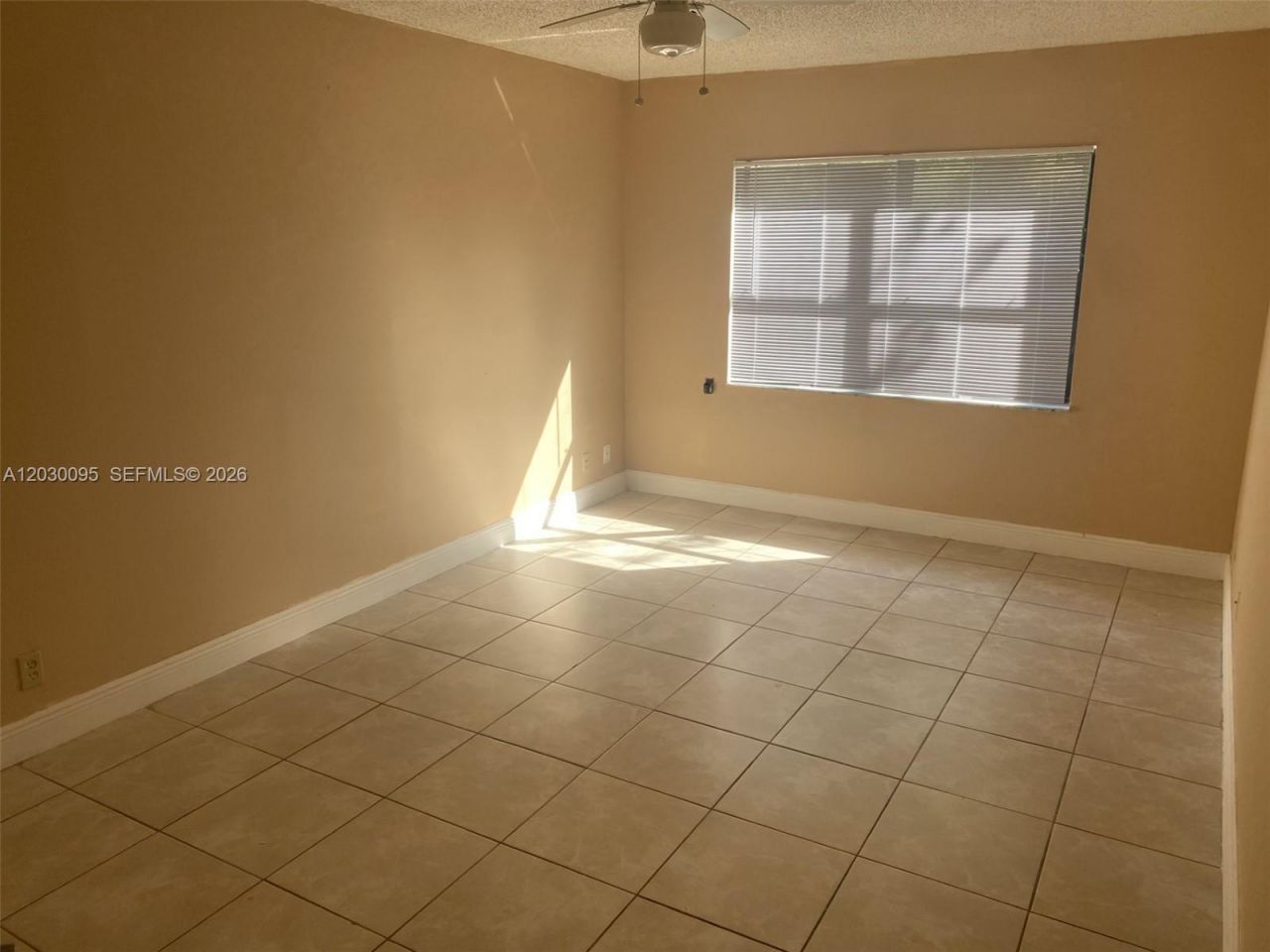 8290 Lake Dr, Unit 433, Doral, FL 33166 Photo
