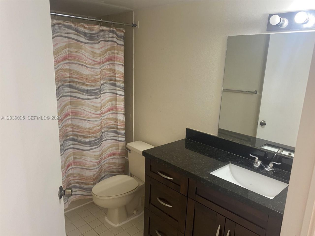 8290 Lake Dr, Unit 433, Doral, FL 33166 Photo