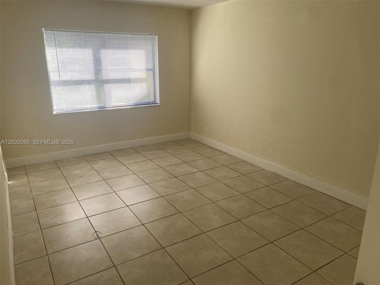 8290 Lake Dr, Unit 433, Doral, FL 33166 Photo