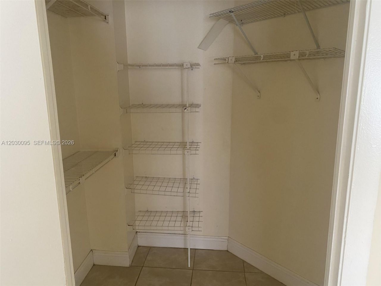 8290 Lake Dr, Unit 433, Doral, FL 33166 Photo