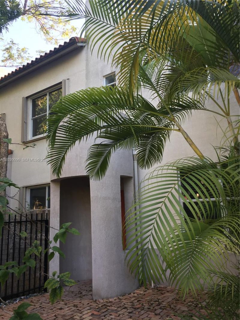 3051 Center St , Unit 9, Miami, FL 33133 Photo