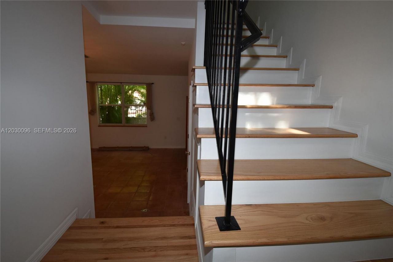 3051 Center St , Unit 9, Miami, FL 33133 Photo