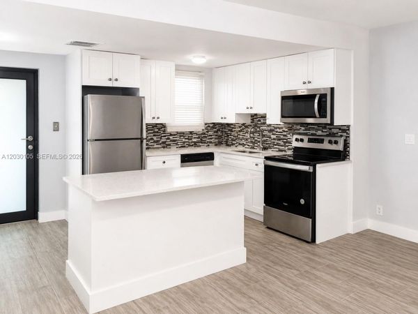 209 SW 5th St, Unit 209, Dania Beach, FL 33004