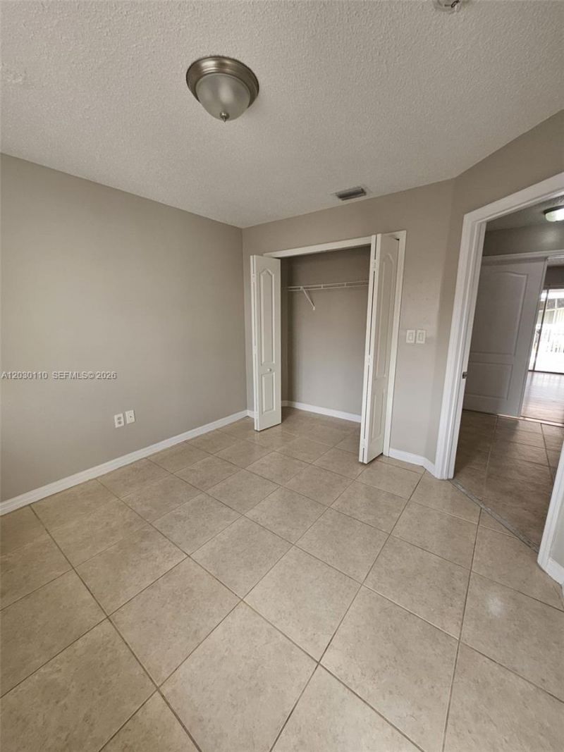 2527 W 76th St , Unit 208, Hialeah, FL 33016 Photo