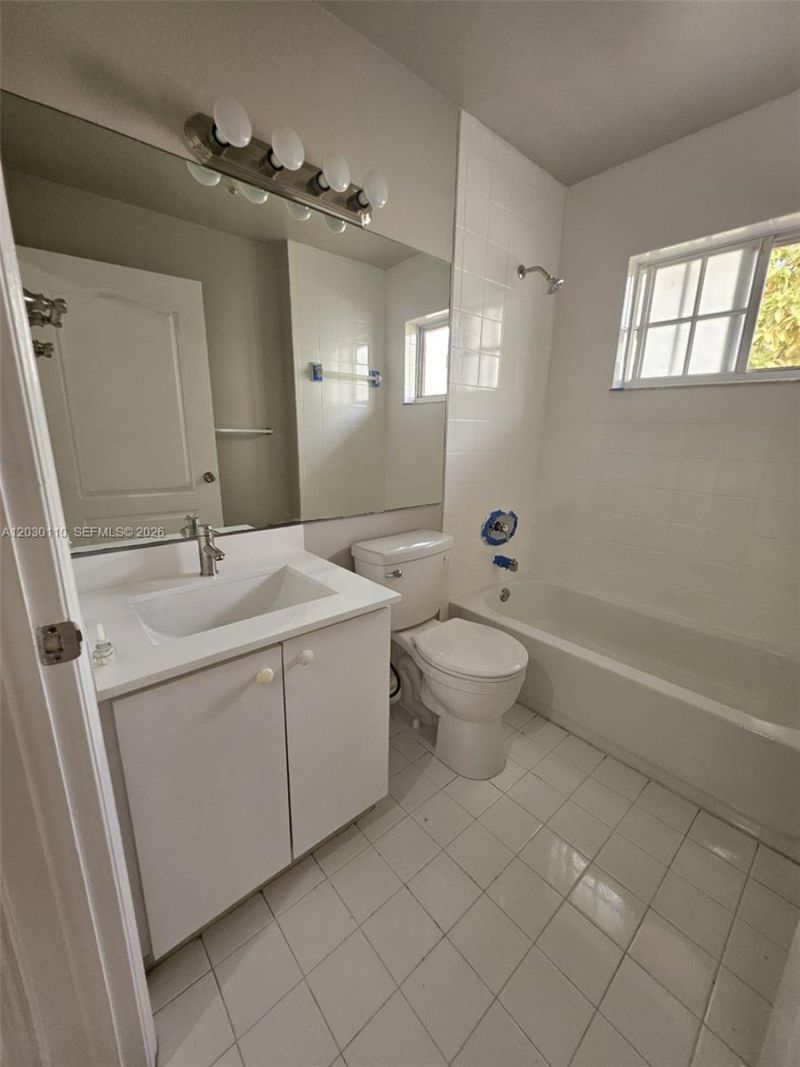 2527 W 76th St , Unit 208, Hialeah, FL 33016 Photo