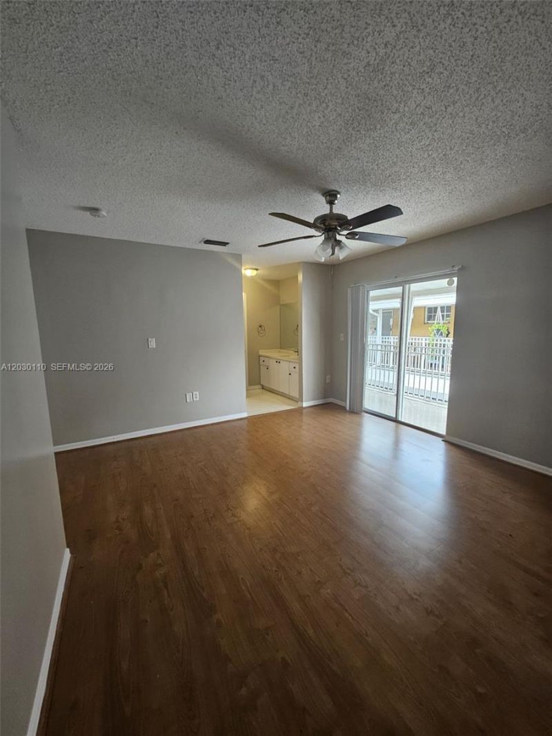 2527 W 76th St , Unit 208, Hialeah, FL 33016 Photo
