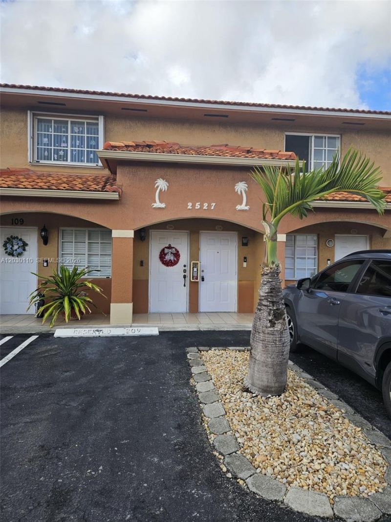 2527 W 76th St , Unit 208, Hialeah, FL 33016 Photo