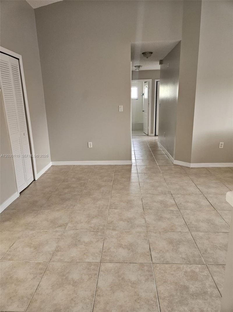 2527 W 76th St , Unit 208, Hialeah, FL 33016 Photo
