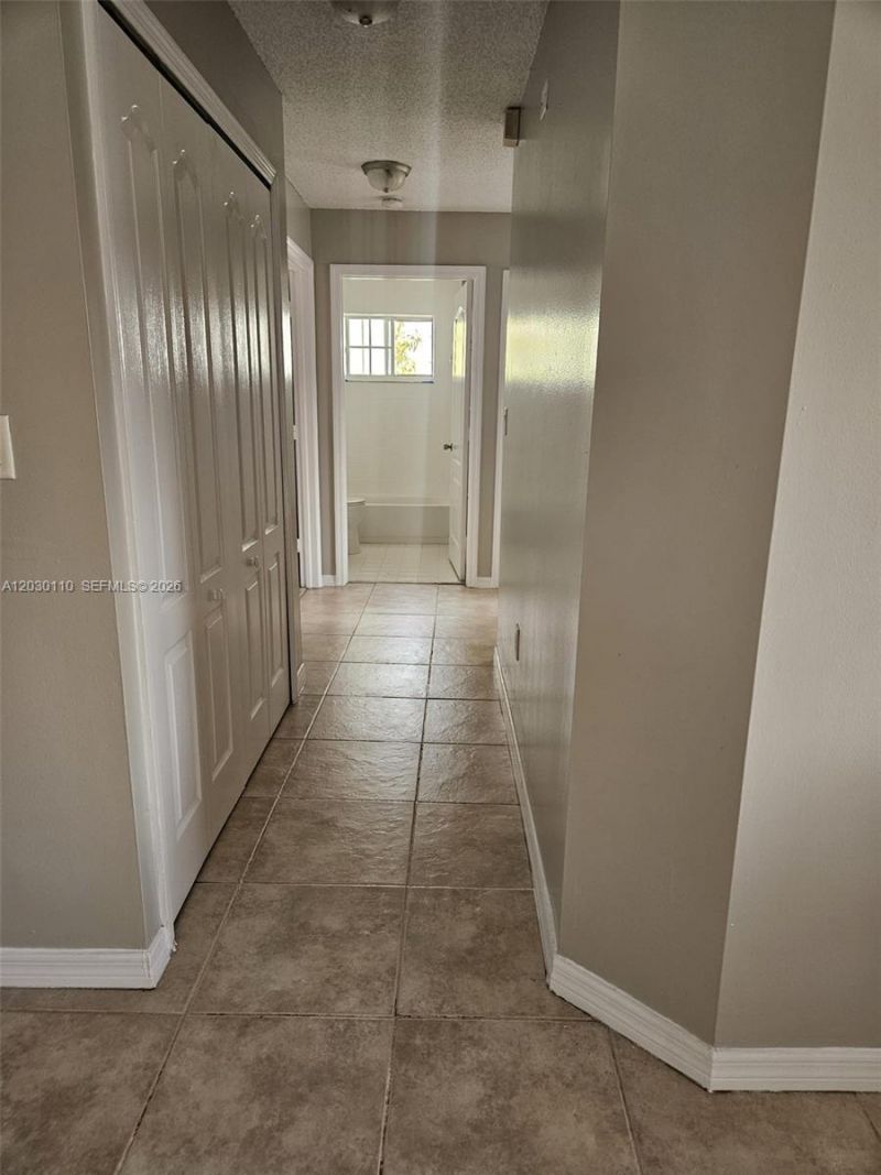 2527 W 76th St , Unit 208, Hialeah, FL 33016 Photo
