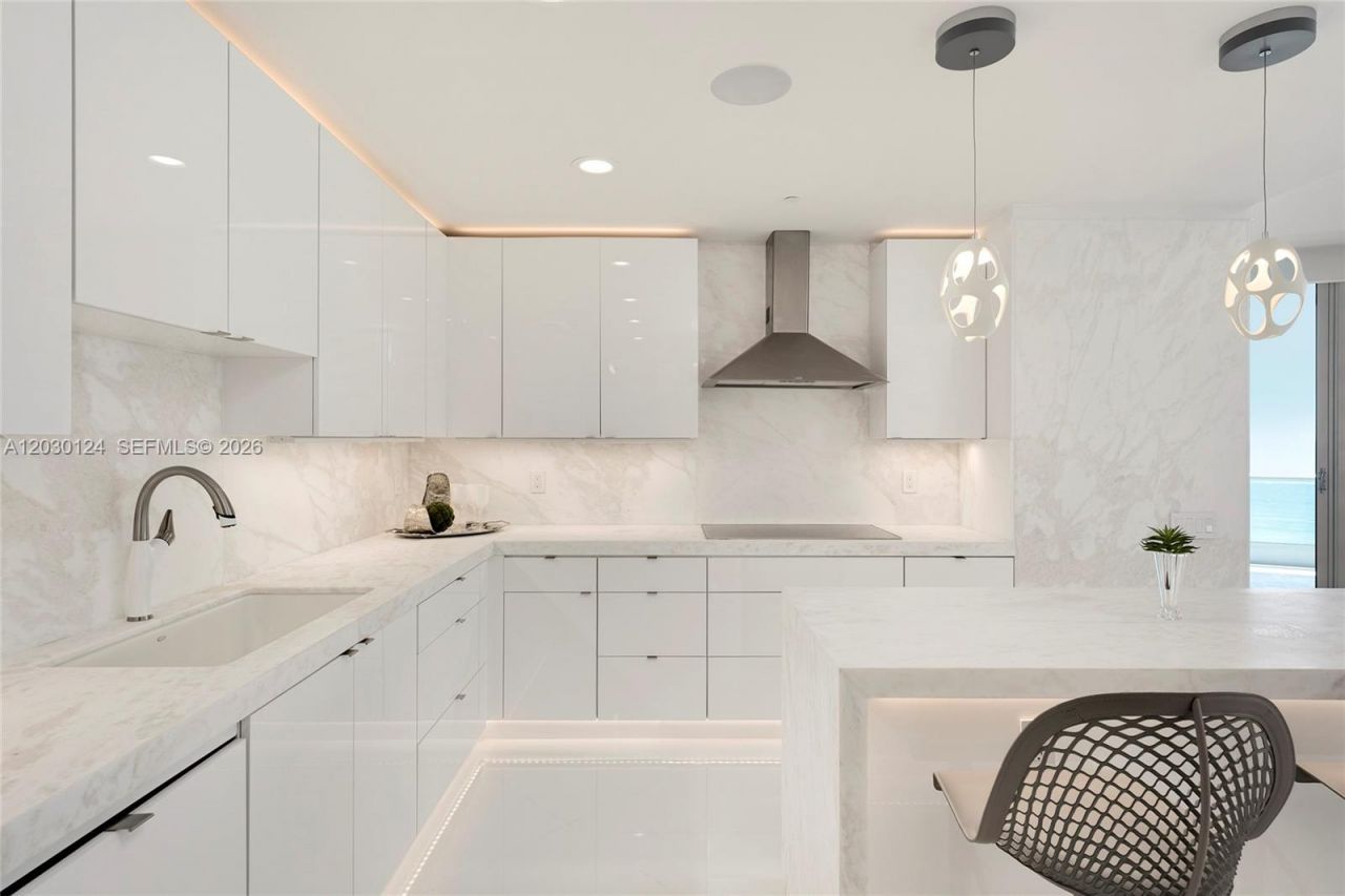 5959 Collins Ave , Unit 807, Miami Beach, FL 33140 Photo