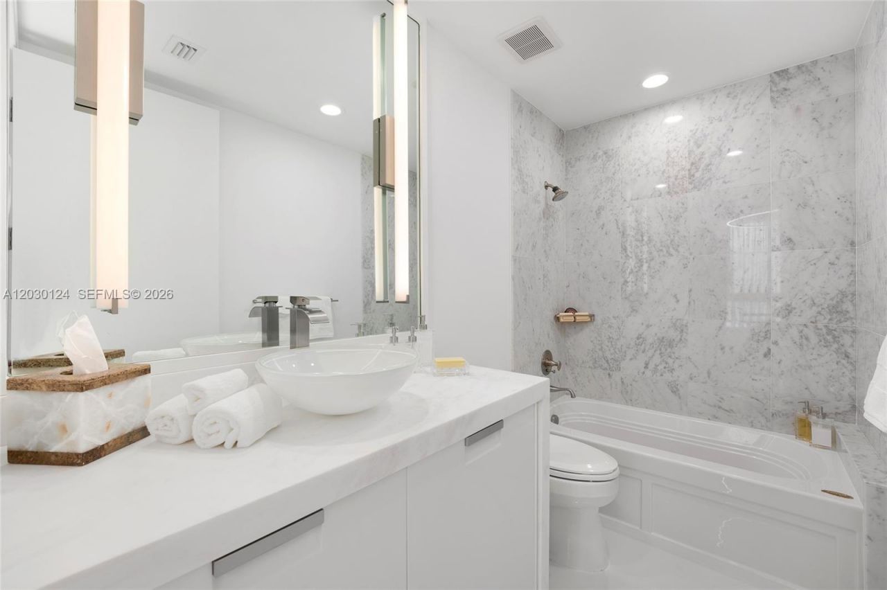 5959 Collins Ave , Unit 807, Miami Beach, FL 33140 Photo
