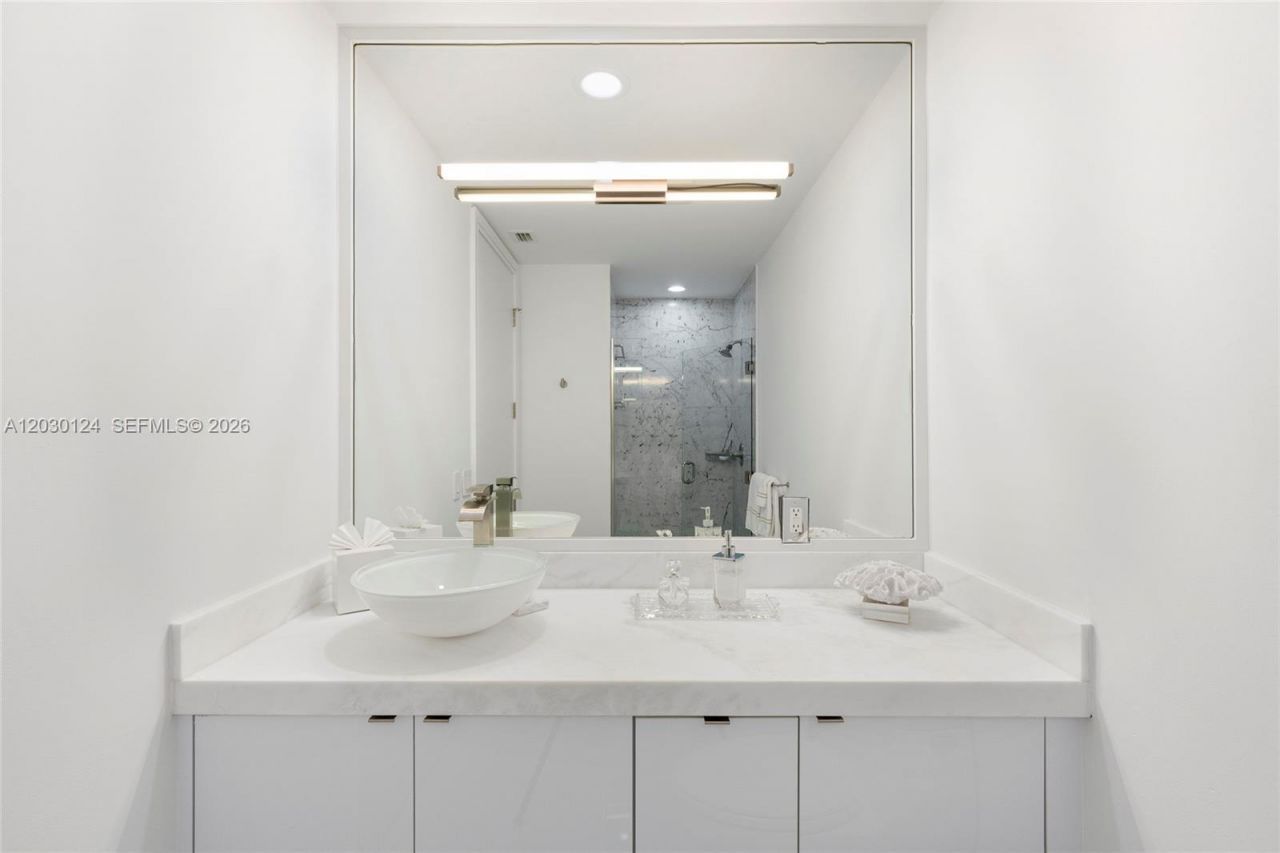 5959 Collins Ave , Unit 807, Miami Beach, FL 33140 Photo