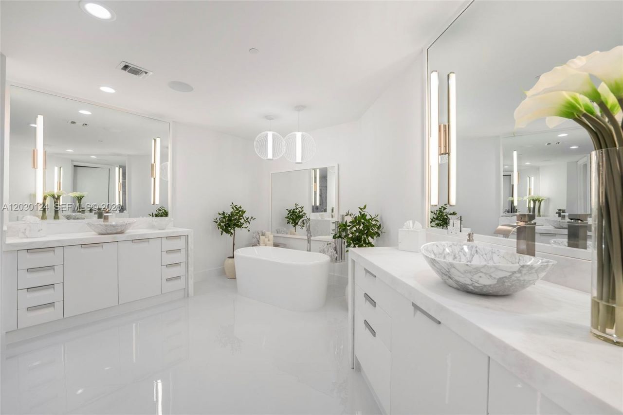 5959 Collins Ave , Unit 807, Miami Beach, FL 33140 Photo
