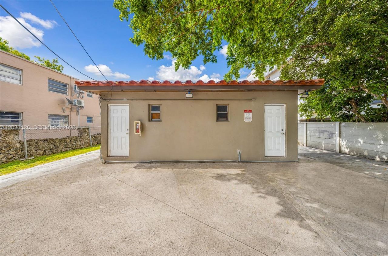 1035 NW 4th St , Miami, FL 33128 Photo