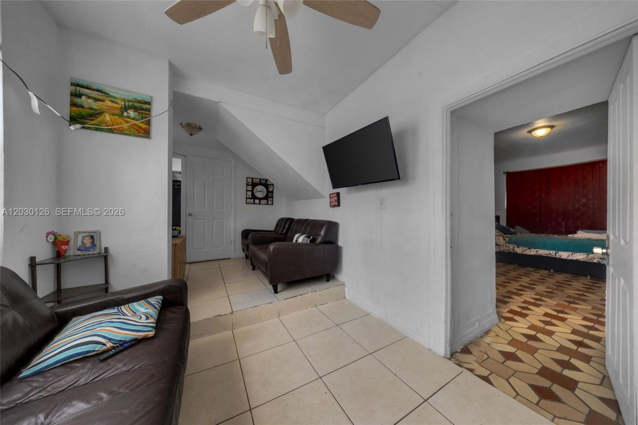 1035 NW 4th St , Miami, FL 33128 Photo