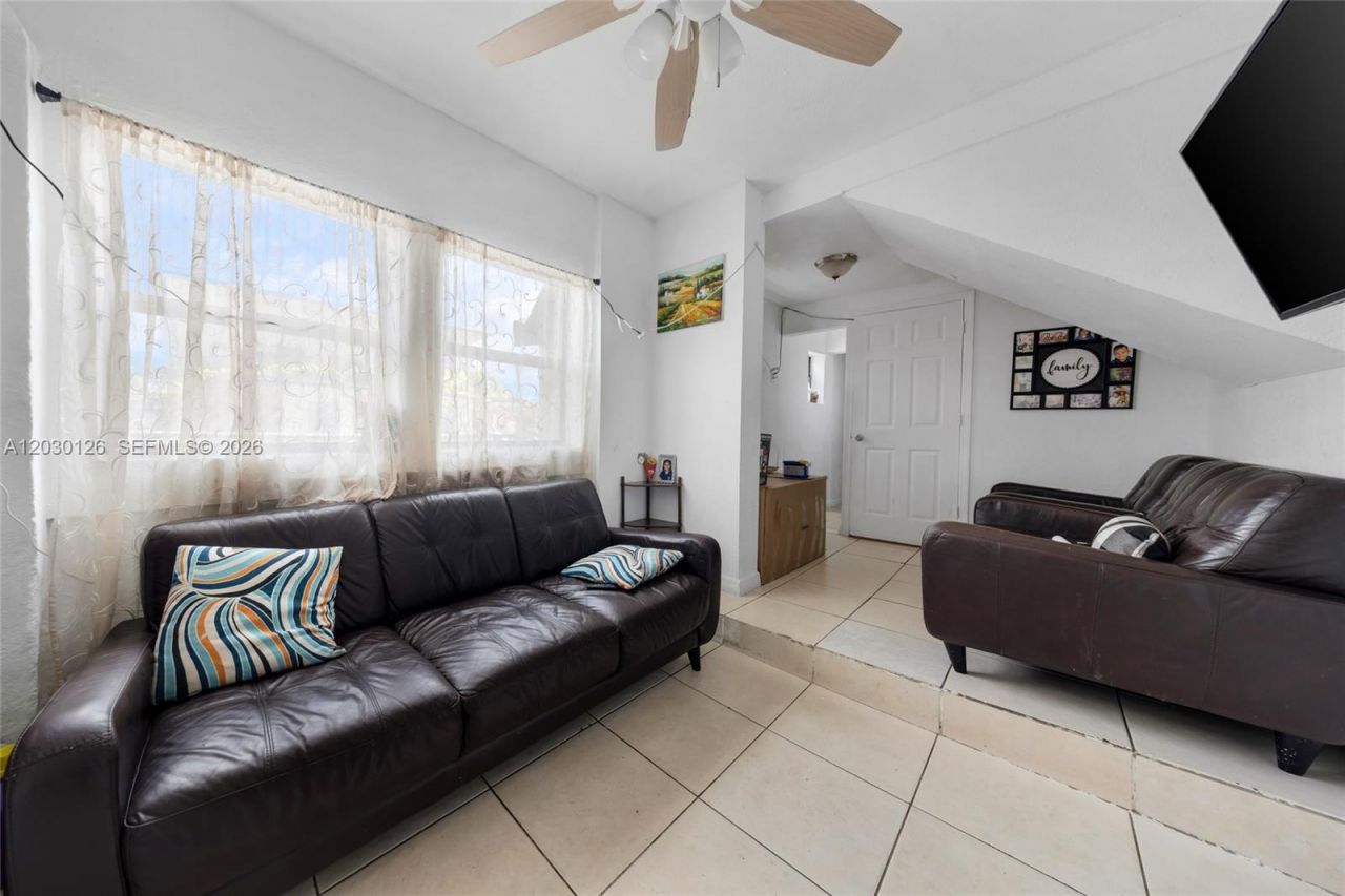 1035 NW 4th St , Miami, FL 33128 Photo