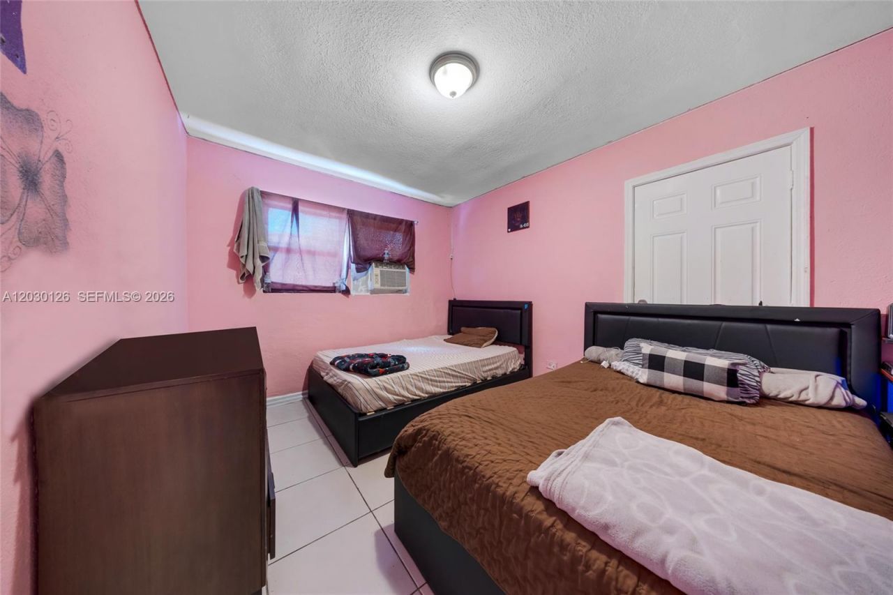 1035 NW 4th St , Miami, FL 33128 Photo