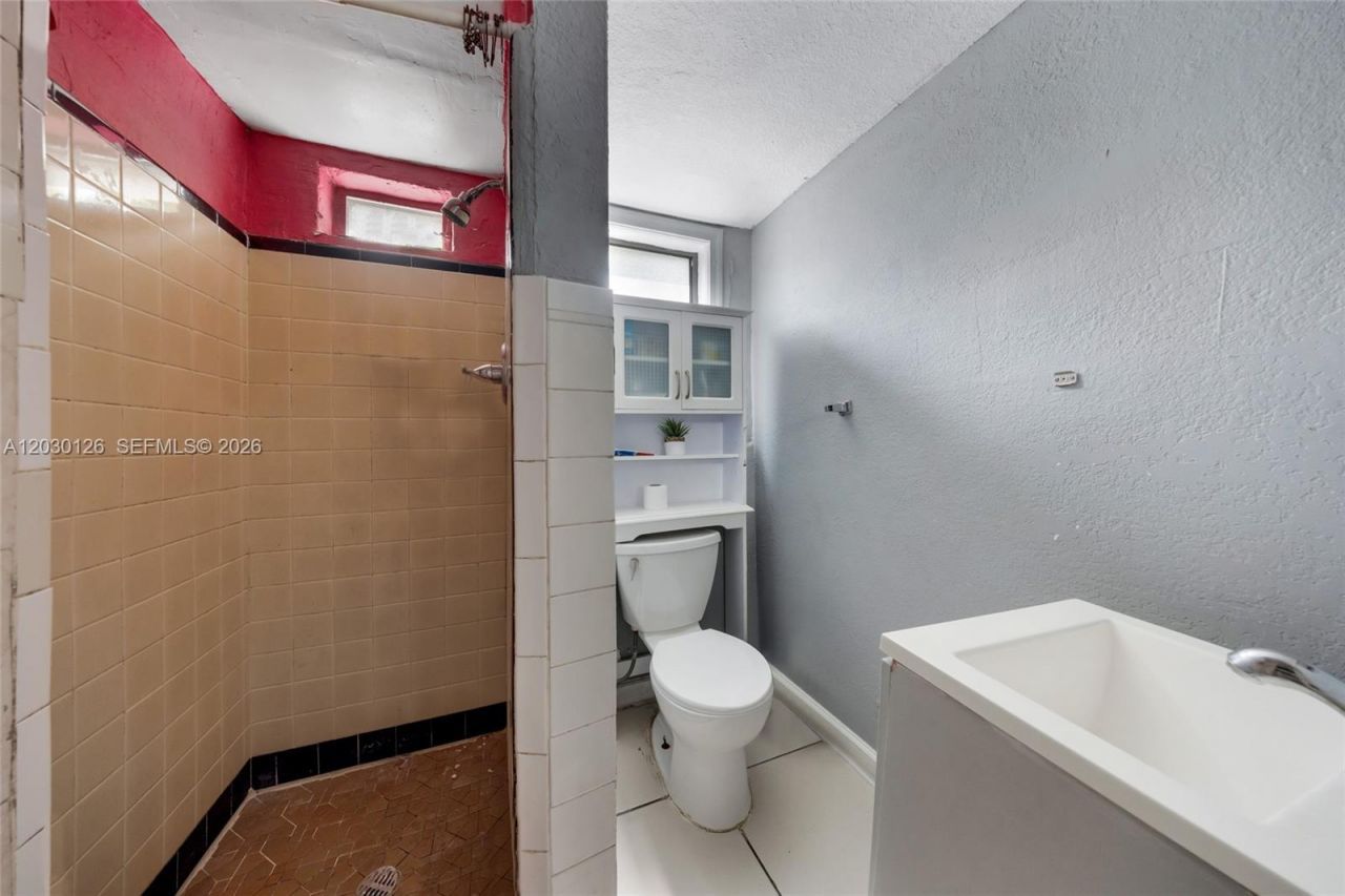 1035 NW 4th St , Miami, FL 33128 Photo