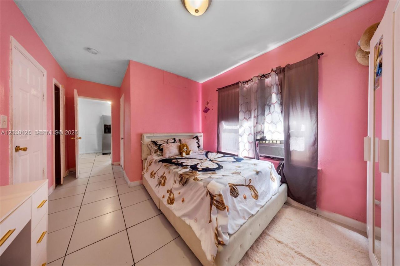 1035 NW 4th St , Miami, FL 33128 Photo