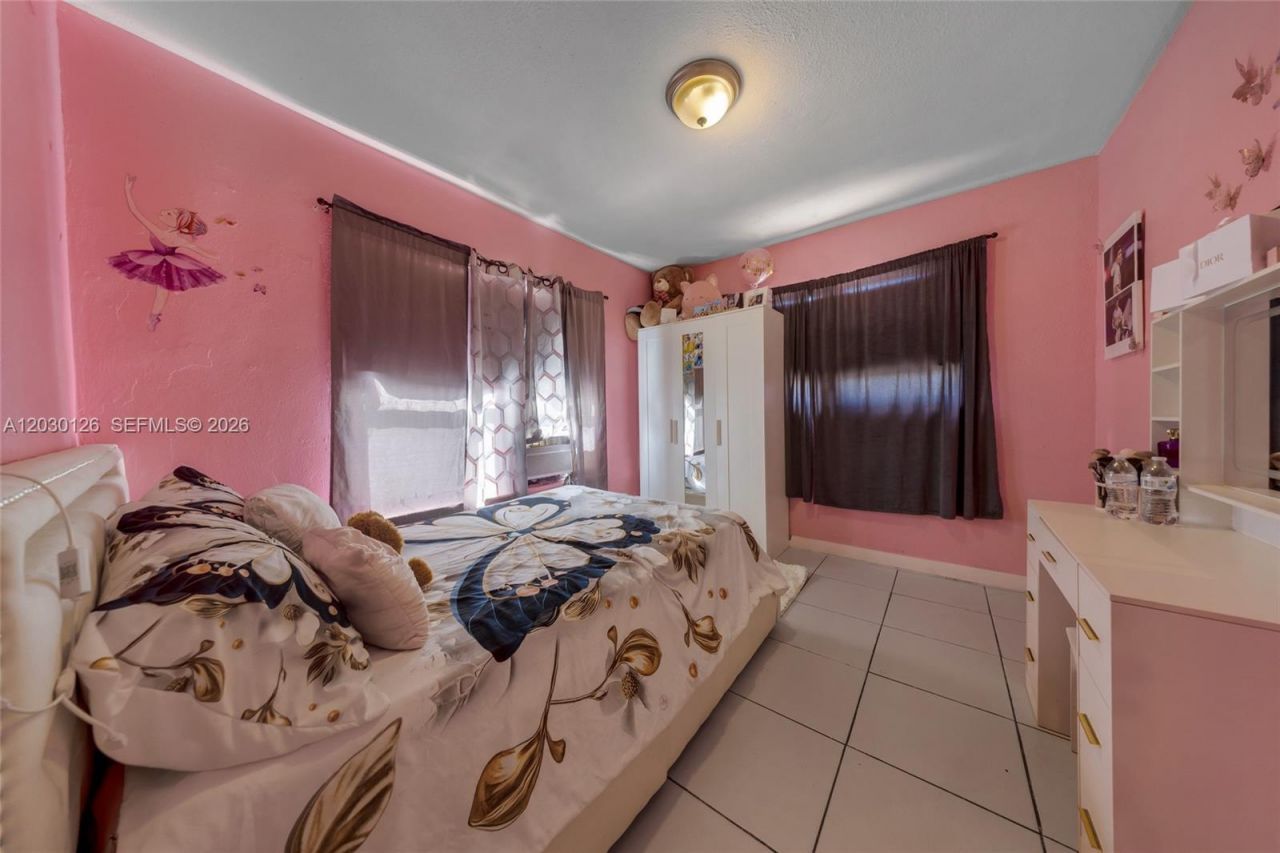 1035 NW 4th St , Miami, FL 33128 Photo