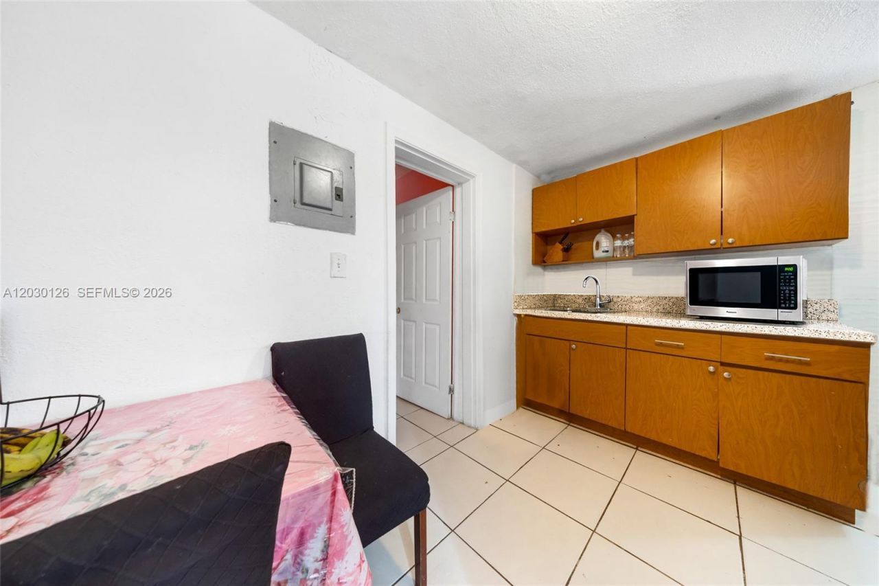 1035 NW 4th St , Miami, FL 33128 Photo